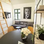 Vibrant On Bustling Street, Above A Restaurant - Perfect For Tourists, Apartman Stavanger