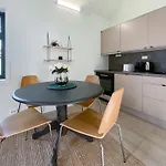 Apartman Vibrant On Bustling Street, Above A Restaurant - Perfect For Tourists, *