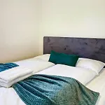 Apartman Vibrant On Bustling Street, Above A Restaurant - Perfect For Tourists, Stavanger