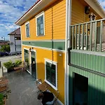 Vibrant On Bustling Street, Above A Restaurant - Perfect For Tourists, Stavanger