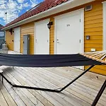 Apartman Vibrant On Bustling Street, Above A Restaurant - Perfect For Tourists, Stavanger