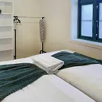 Apartman Vibrant On Bustling Street, Above A Restaurant - Perfect For Tourists, *