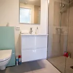 Apartman Vibrant On Bustling Street, Above A Restaurant - Perfect For Tourists,