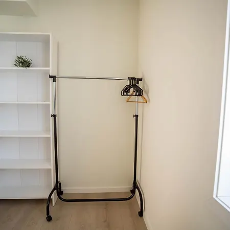 Apartament Vibrant On Bustling Street, Above A Restaurant - Perfect For Tourists, *