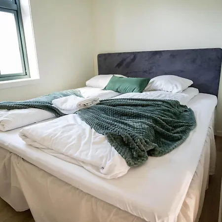 아파트 Vibrant On Bustling Street, Above A Restaurant - Perfect For Tourists, *