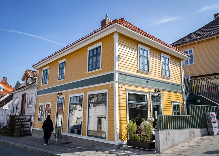 Leilighet Vibrant On Bustling Street, Above A Restaurant - Perfect For Tourists,